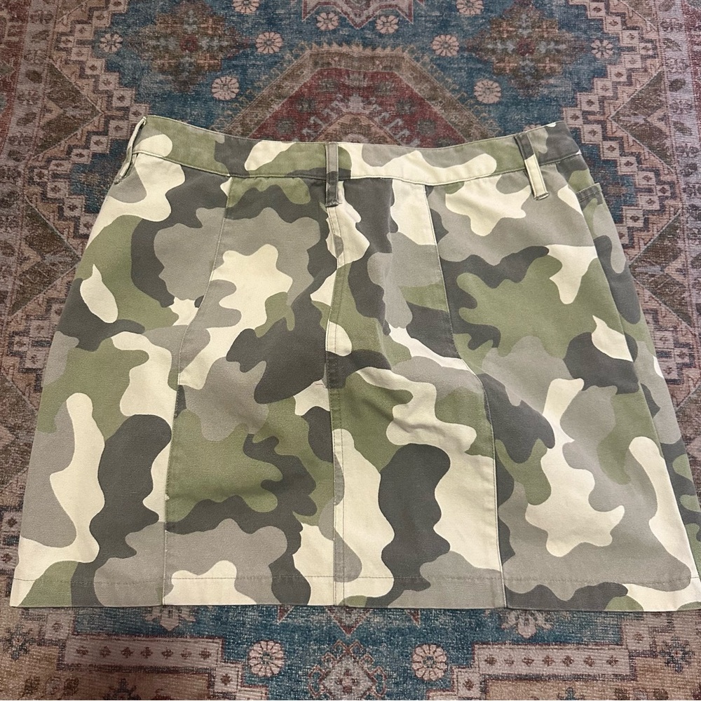Y2K (2001) Old Navy camo skirt size 10 - Picture 6 of 6